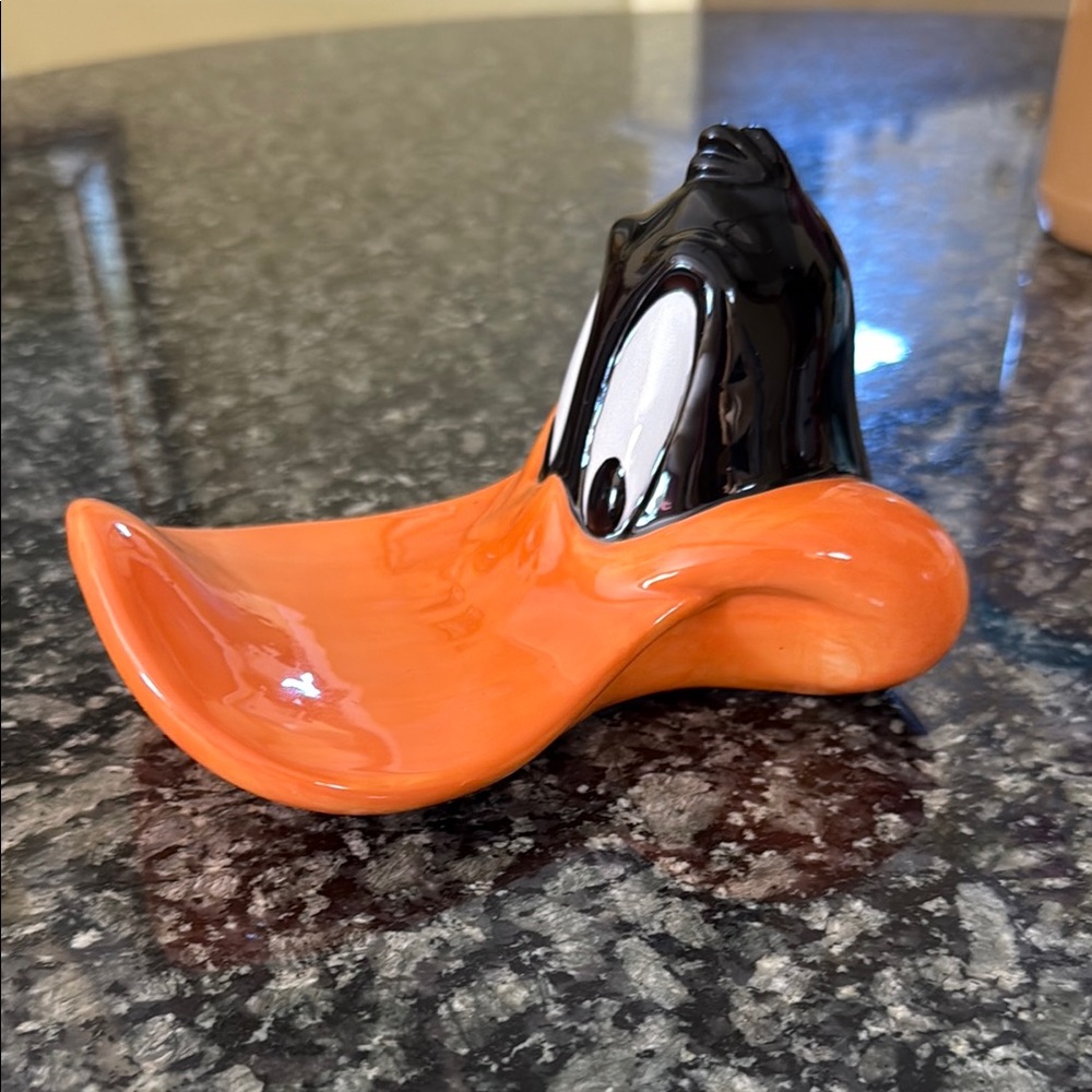 Warner Brothers 1998 Looney Tunes Daffy Duck Ceramic Soap Dish